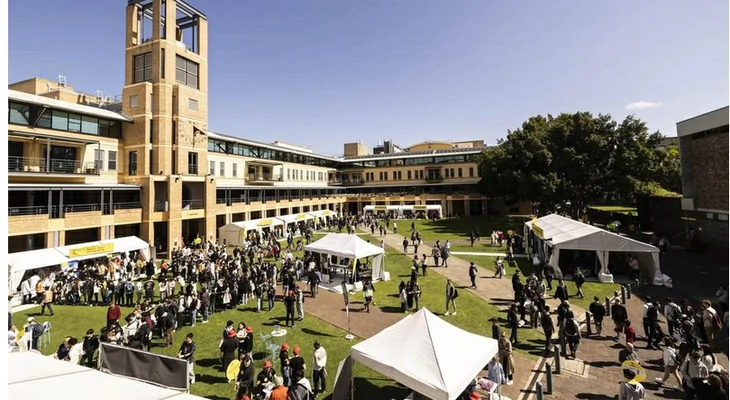 Australia hủy 1 chương trình văn bằng sau đại học dành cho du học sinh - Ảnh 1.