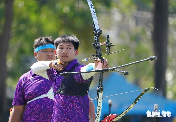 Cung thủ Lê Quốc Phong dính chấn thương, bỏ lỡ Asiad 20 - Ảnh 1.