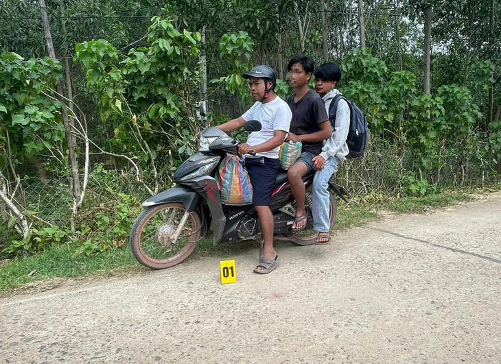 Chặn đường dây đưa 15 người Lào nhập cảnh trái phép vào Việt Nam tìm việc - Ảnh 1.