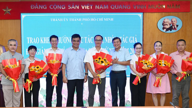 Thành uỷ TP.HCM gợi ý 5 nội dung nâng chất lượng tác phẩm báo chí thành phố - Ảnh 3.