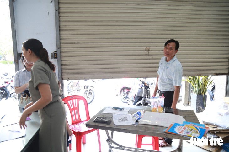 Phụ huynh chen nhau mua sách trước ngày khai giảng, nhiều người ra về tay trắng - Ảnh 5.