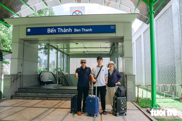 Nhà chờ xe buýt mới kết nối với ga metro Bến Thành - Ảnh 2.