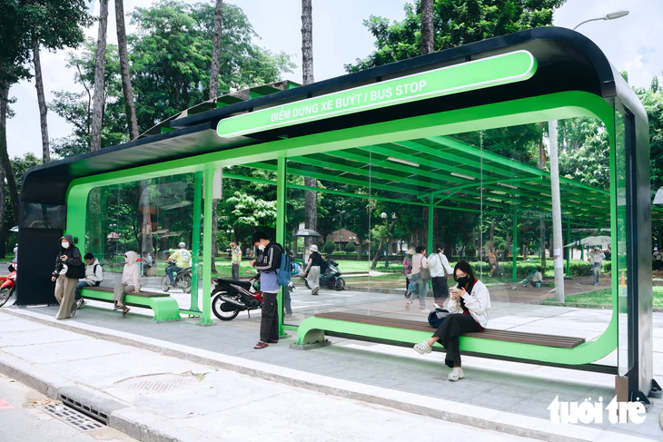 Nhà chờ xe buýt mới kết nối với ga metro Bến Thành - Ảnh 3.