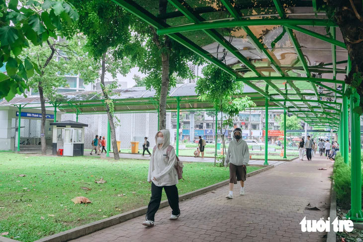 Nhà chờ xe buýt mới kết nối với ga metro Bến Thành - Ảnh 7.