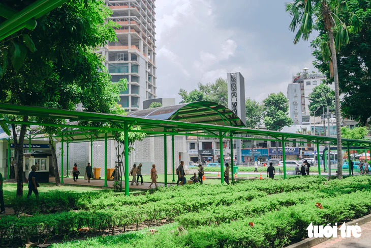 Nhà chờ xe buýt mới kết nối với ga metro Bến Thành - Ảnh 9.