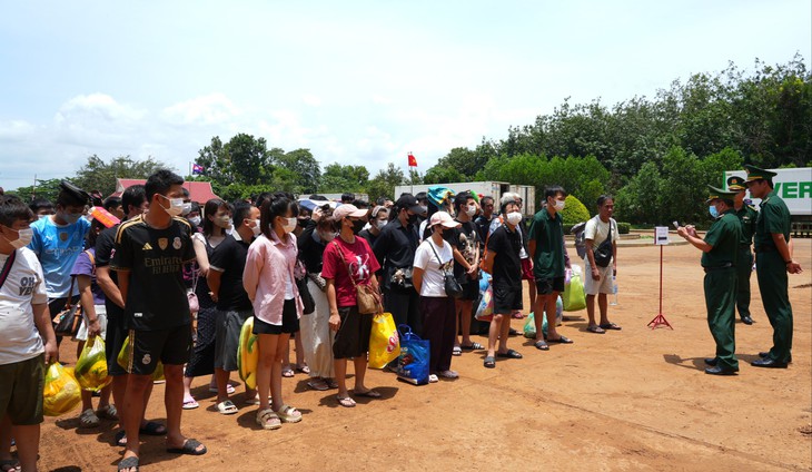 Tiếp nhận 86 người Việt nghi hoạt động lừa đảo ở Campuchia - Ảnh 2.