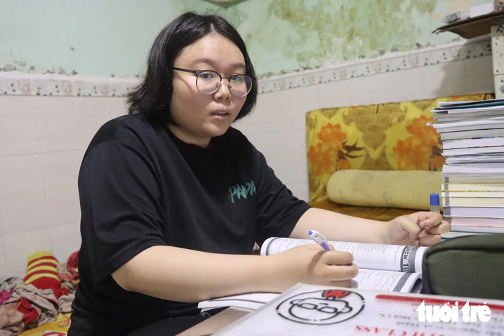 Không may cha bệnh tâm thần, Phương Thảo nghỉ học kiếm tiền rồi học bổ túc, đậu ĐH Khoa học tự nhiên với 960 điểm năng lực - Ảnh 1.