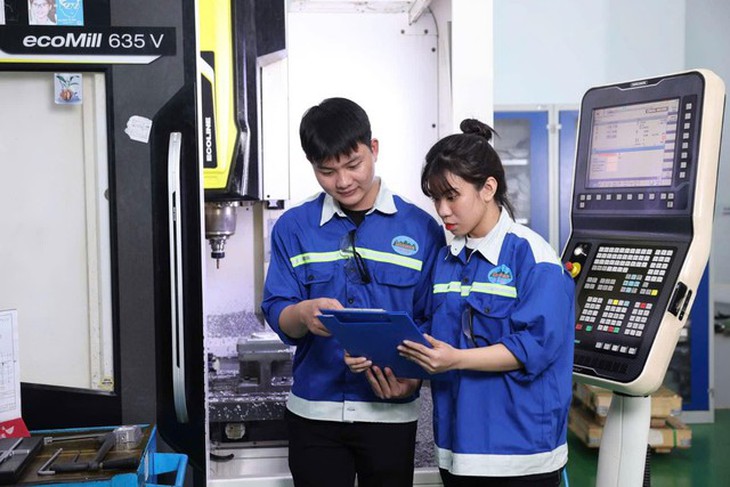 Trường nghề đưa kỹ năng xanh vào xưởng, kéo doanh nghiệp vào lớp học - Ảnh 1.