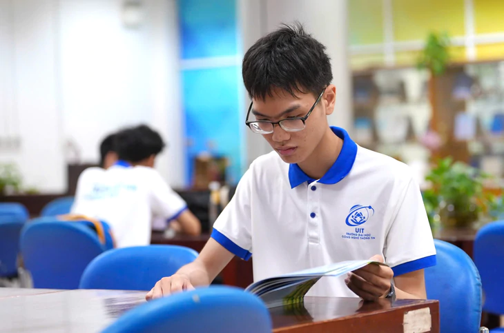 Thủ khoa 108,33 điểm của Trường đại học Công nghệ thông tin bắt đầu học lập trình từ lớp 8 - Ảnh 2.