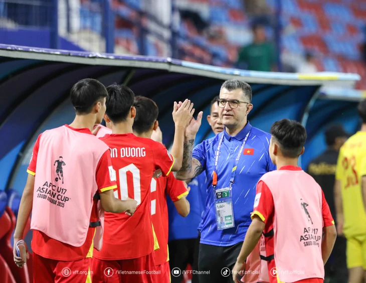 Chuyên gia Slovenia: U20 Việt Nam nên giao cho HLV Brazil - Ảnh 3.