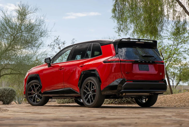 Một mẫu Toyota phổ thông có thời gian chờ như siêu xe, khách vẫn xếp hàng mua  - Ảnh 3.