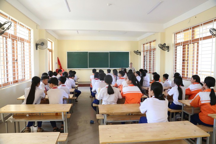 Lãnh đạo xã phường chịu trách nhiệm nếu bố trí quản lý trường học sai quy định - Ảnh 1.