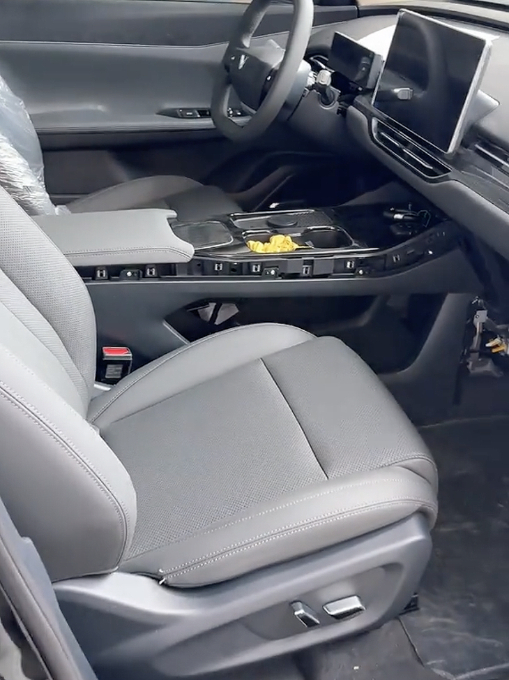 VinFast VF 8 lộ trang bị mới, có tính năng như Toyota Camry - Ảnh 4.