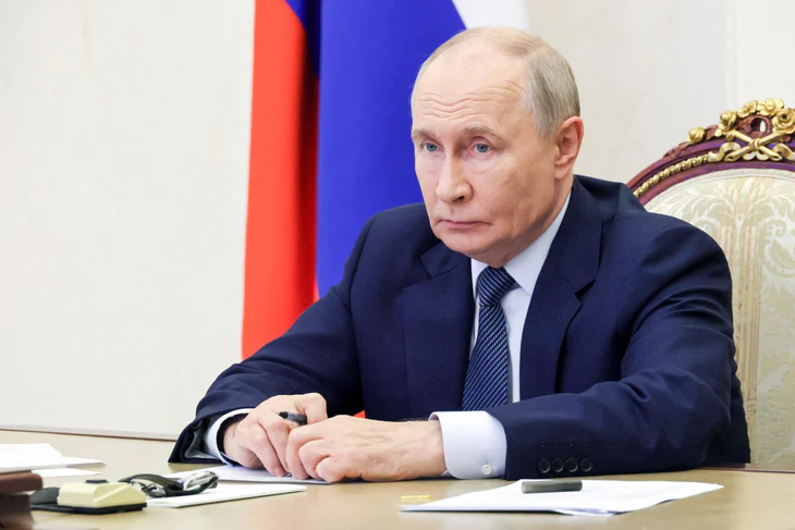 Ông Putin bất ngờ ra lệnh tạm ngừng tấn công Kiev - Ảnh 1.