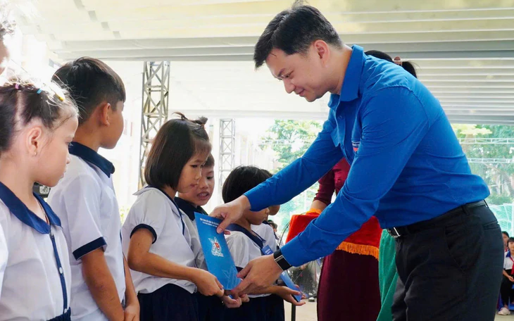 Tặng phòng thực hành STEM cho trường học vùng sâu, vùng xa - Ảnh 3.
