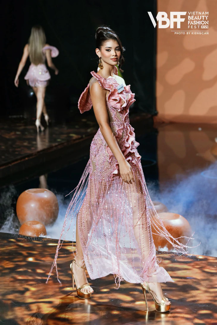 Nhan sắc đời thường của tân Miss World 2026 Joheirry Mola - Ảnh 19.