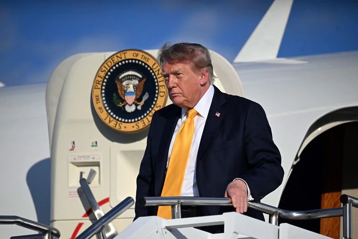 Ông Trump vẫn dùng Air Force One mới dù chưa hoàn tất nâng cấp an ninh - Ảnh 1.