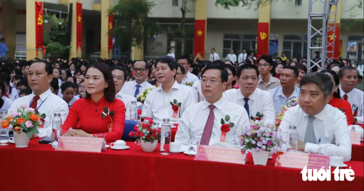 Bí thư Trần Lưu Quang, chủ tịch Nguyễn Văn Được dự lễ khai giảng tại Trường THPT Trần Khai Nguyên - Ảnh 4.