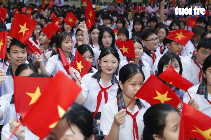 Bí thư Trần Lưu Quang, chủ tịch Nguyễn Văn Được dự lễ khai giảng tại Trường THPT Trần Khai Nguyên - Ảnh 14.