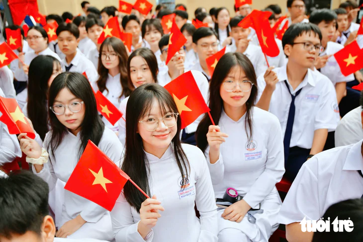 Bí thư Trần Lưu Quang, chủ tịch Nguyễn Văn Được dự lễ khai giảng tại Trường THPT Trần Khai Nguyên - Ảnh 15.