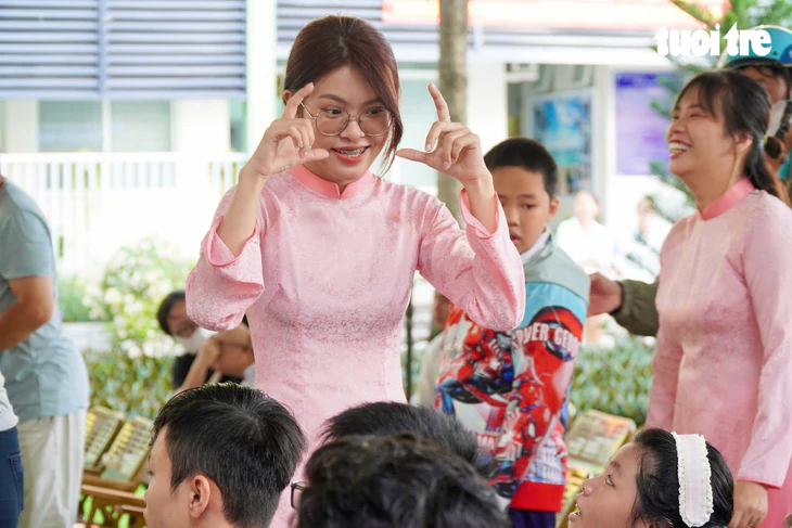 Bí thư Trần Lưu Quang, chủ tịch Nguyễn Văn Được dự lễ khai giảng tại Trường THPT Trần Khai Nguyên - Ảnh 19.