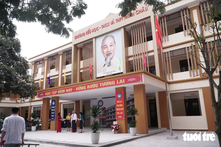 Xã đảo duy nhất ở Hà Nội lần đầu tiên có trường THPT, học sinh hết cảnh phải nghỉ học khi mưa lũ - Ảnh 2.
