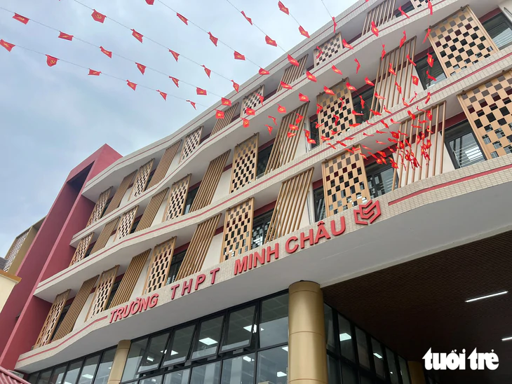 Xã đảo duy nhất ở Hà Nội lần đầu tiên có trường THPT, học sinh hết cảnh phải nghỉ học khi mưa lũ - Ảnh 4.