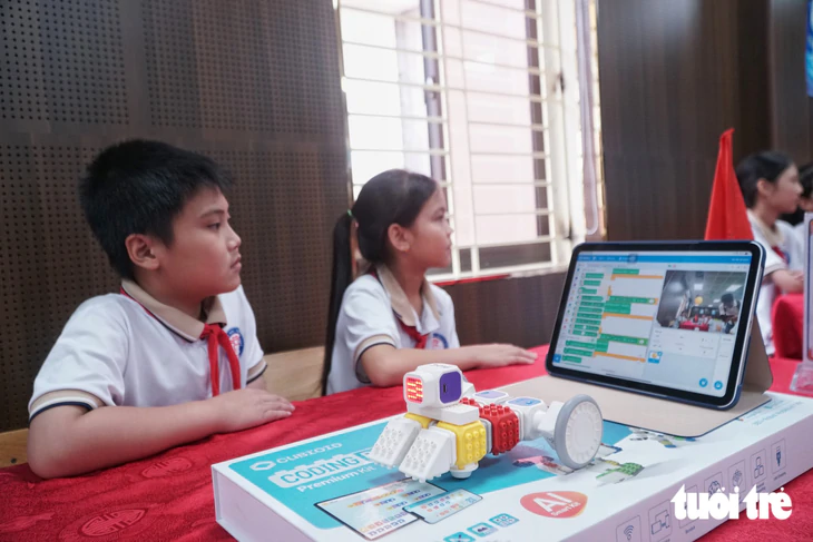 Xã đảo duy nhất ở Hà Nội lần đầu tiên có trường THPT, học sinh hết cảnh phải nghỉ học khi mưa lũ - Ảnh 7.