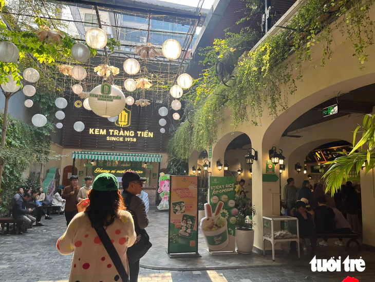 Kem Tràng Tiền ngọt ngào ký ức tuổi thơ - Ảnh 1.