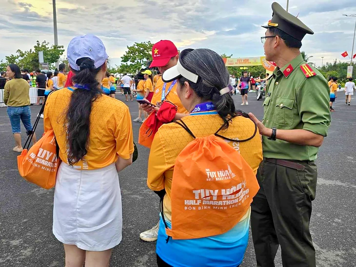 Công an đề nghị cung cấp thông tin vụ kẻ gian trộm đồ tại giải chạy Đắk Lắk - Ảnh 2.