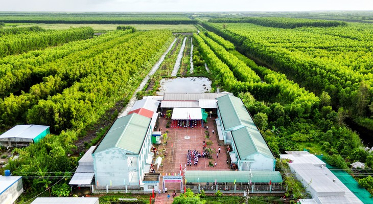 Khai giảng năm học mới ở trường tiểu học bìa rừng U Minh Hạ - Ảnh 3.