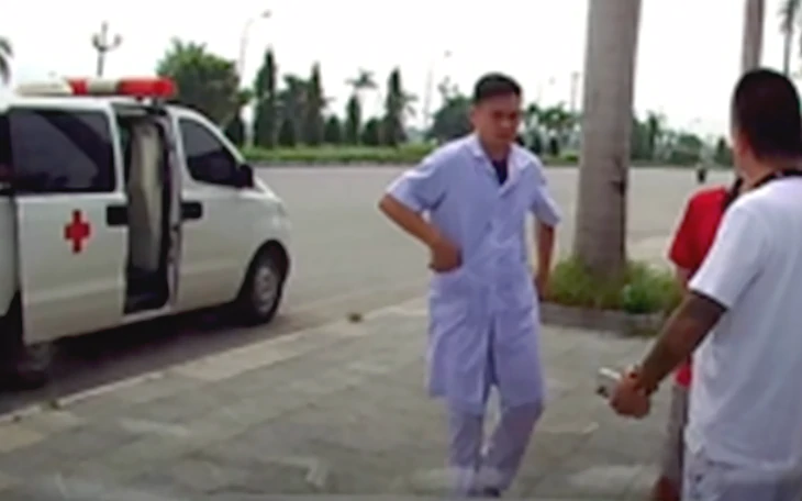 Triệu tập 3 người liên quan vụ xe cứu thương thu hơn 9 triệu đồng của người nhà bệnh nhân - Ảnh 3.