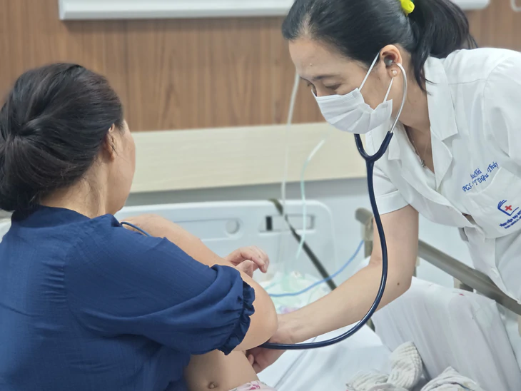 Trẻ trở lại trường: Cẩn trọng nguy cơ đồng nhiễm phế cầu khuẩn và vi rút hô hấp - Ảnh 1.