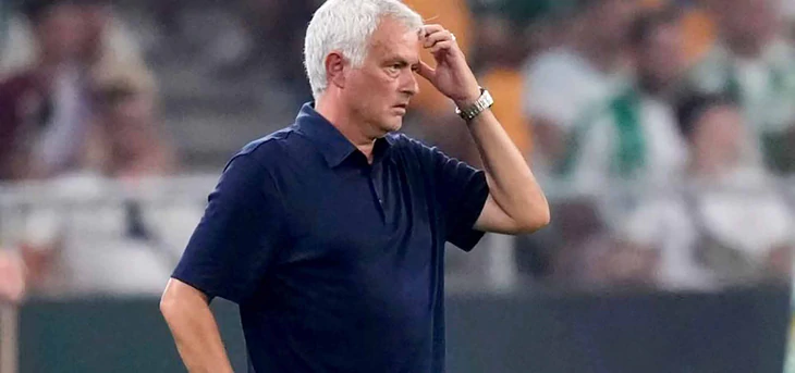 HLV Mourinho phản ứng 'kỳ lạ' sau trận thua đầu tiên cùng Real Madrid - Ảnh 2.