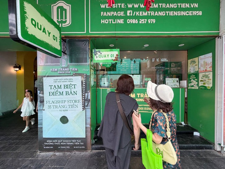Cửa hàng kem 35 Tràng Tiền đóng cửa vì hợp đồng thuê nhà hết hạn - Ảnh 1.