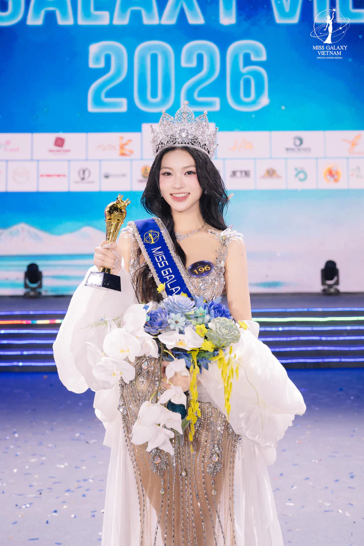 Sinh viên sư phạm Dương Phương Thảo đăng quang hoa hậu Hoa hậu Ngân hà Việt Nam 2026  - Ảnh 1.