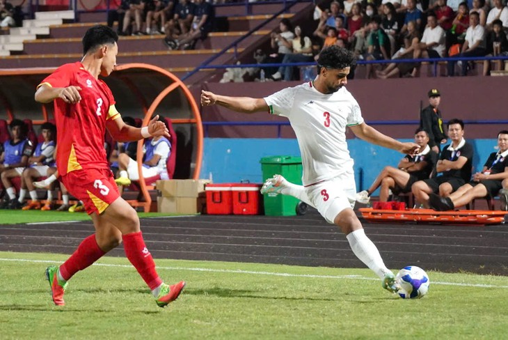 U20 Việt Nam - U20 Iran (Hiệp 1) 0-0: U20 Iran ép sân - Ảnh 1.