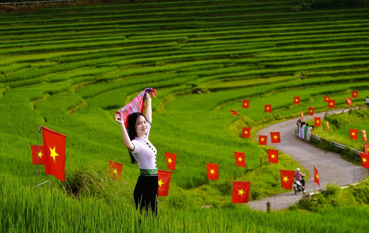 Đề xuất bổ sung thêm 1 ngày nghỉ trong năm; chuyện cổ tích giữa đời thường của nữ sinh mồ côi - Ảnh 1.