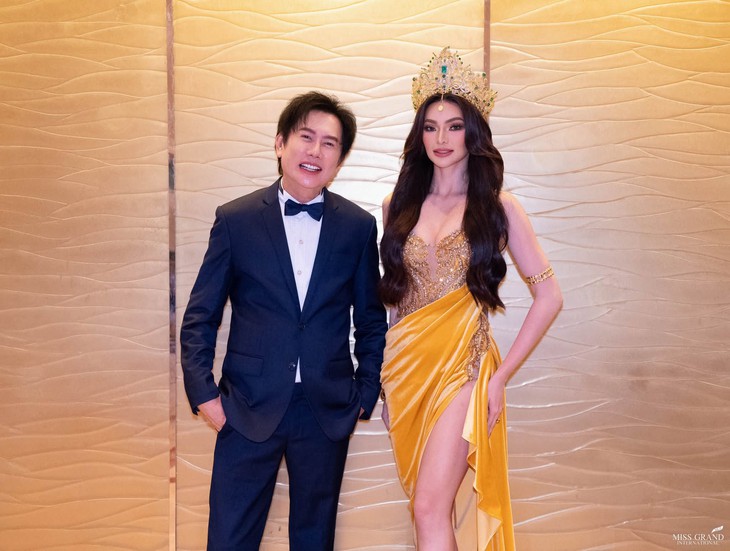 Ông Nawat lo mưa, Miss Grand International 2027 tại Việt Nam không tổ chức ngoài trời - Ảnh 1.