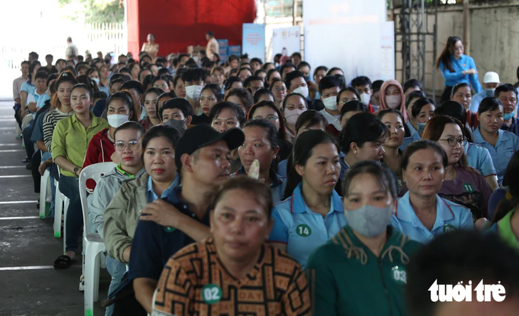 Cán bộ Công an TP.HCM mô phỏng cảnh ‘xào ke’ tuyên truyền phòng chống ma túy cho công nhân - Ảnh 5.