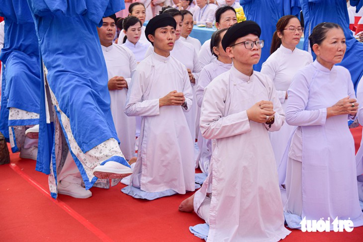 Họ đạo Cao Đài Chợ Lớn cầu siêu cho anh hùng liệt sĩ tại công viên Lê Thị Riêng - Ảnh 8.