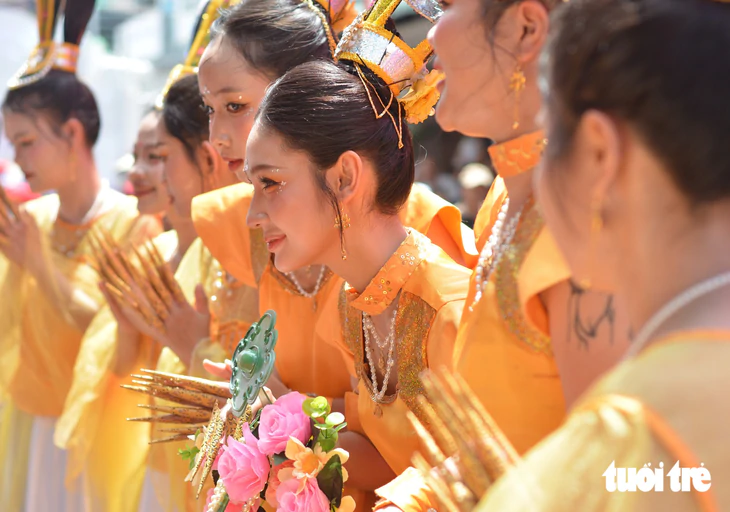 Sắc màu lễ hội Nghinh Ông ở Phan Thiết - Ảnh 3.