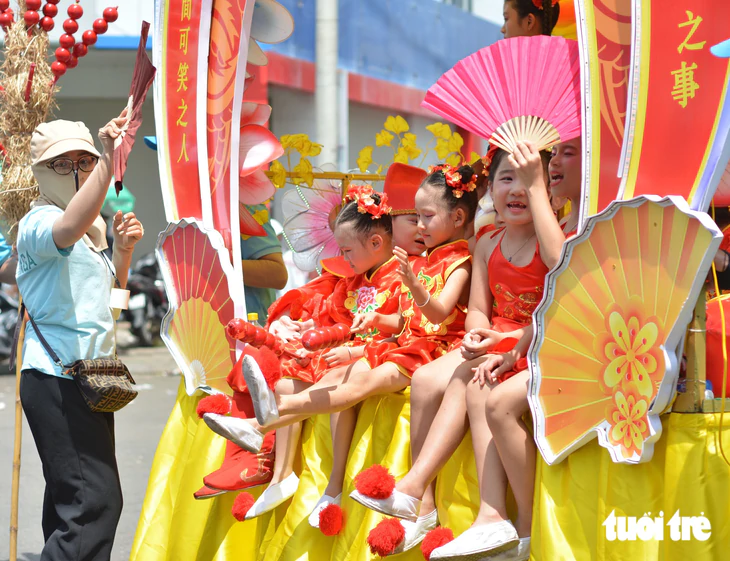 Sắc màu lễ hội Nghinh Ông ở Phan Thiết - Ảnh 7.