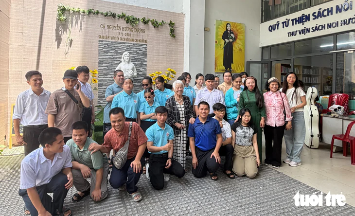 Nhà văn Xuân Phượng: 97 tuổi vẫn viết, vẫn học, vẫn lắng nghe - Ảnh 9.