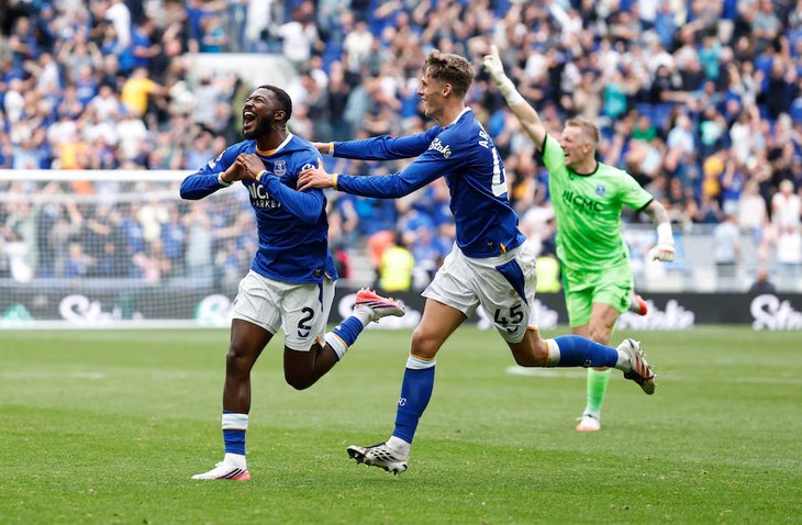 Siêu phẩm phút bù giờ khiến Man United đánh rơi chiến thắng trước Everton - Ảnh 1.
