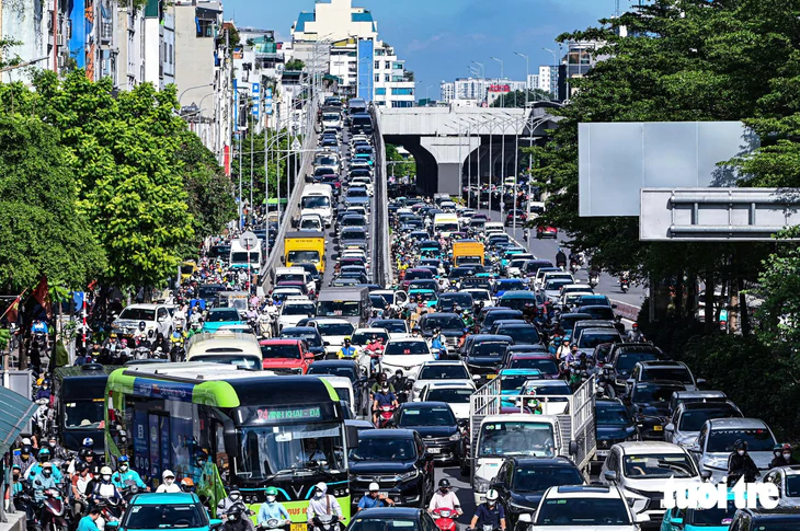 Hà Nội sẽ hỗ trợ 100 người học tiến sĩ nhằm giải quyết 30 bài toán lớn của thủ đô - Ảnh 1.