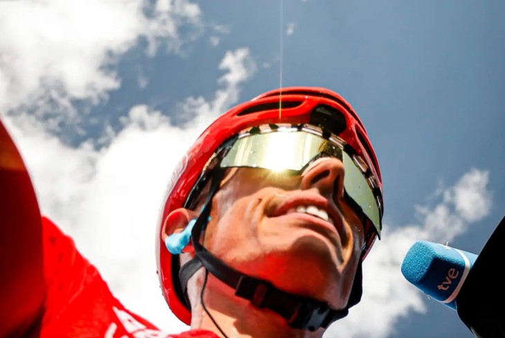 Nắng nóng buộc Vuelta a Espana 2026 phải đổi lộ trình đua - Ảnh 1.