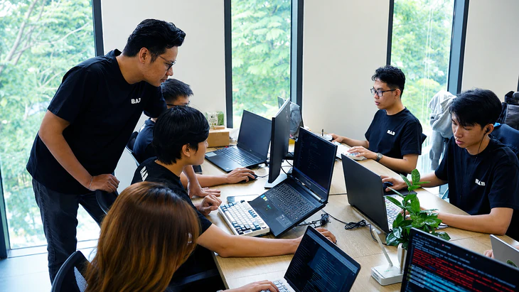 Startup Việt tham vọng tạo 'AI Copilot' cho cuộc chiến siêu sale - Ảnh 2.