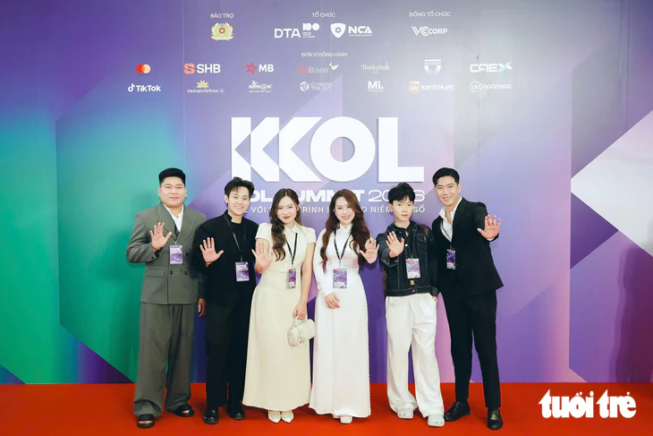 Họi nghị KOL toàn quốc: Anh Đức, Trương Đình Hoàng nói về trách nhiệm của người có ảnh hưởng - Ảnh 1.
