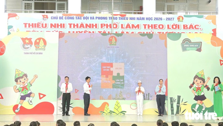 Năm học mới, thiếu nhi TP.HCM 'rèn đức, luyện tài, làm chủ tương lai' - Ảnh 1.